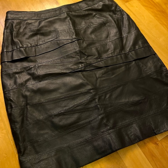 Linea Domani Leather Skirt 8 - Picture 2 of 9
